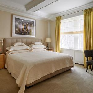 Gästezimmer mit Kingsize-Bett